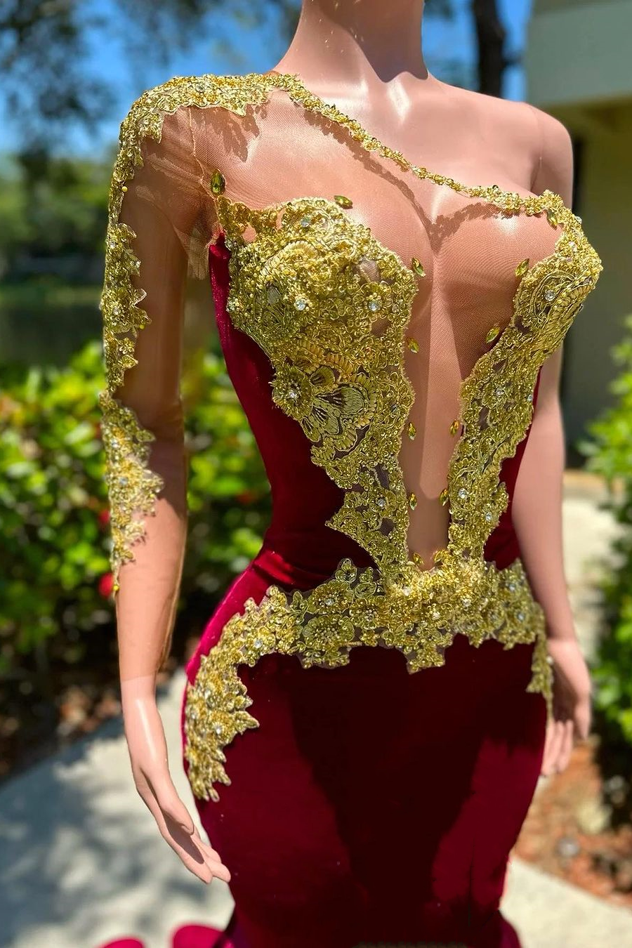 Gorgeous Long sleeves One shoulder Gold Appliques Burgundy Prom Party Dresses