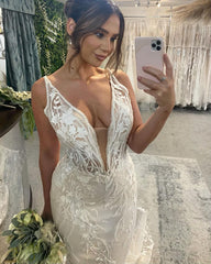 Stunning Long Mermaid V-neck Sleeveless Lace Backless Wedding Gown