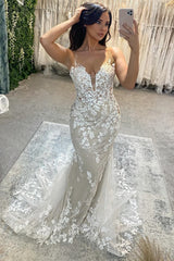 Lovely V-neck Spaghetti Straps Mermaid Sleeveless Tulle Wedding Dress with Lace