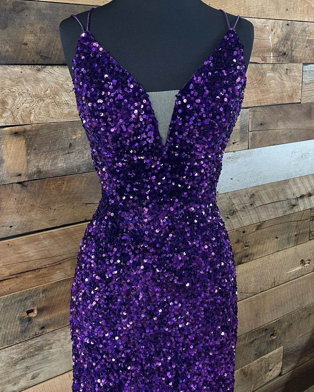 Gorgeous Short Sequined Spaghetti Strap V-neck Dress Tight Fit for Homecoming