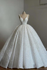 Luxurious Princess Long A-line V-neck Lace Beaded Sleeveless Wedding Dress with Glitter