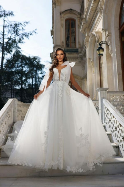 Charming Mermaid Ball Gown Chiffon V-Neck Wedding Dress with Appliques