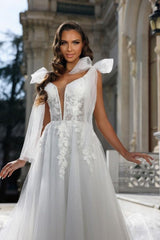 Charming Mermaid Ball Gown Chiffon V-Neck Wedding Dress with Appliques