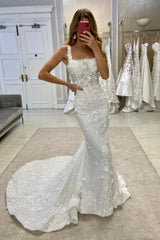 Vintage Long A-line Lace Sleeveless Appliqué Wedding Dress with Detachable Train