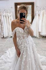 A-Line Princess Wedding Dress Off-the-Shoulder With Lace Appliques