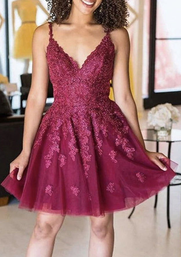 A-Line V-Neck Short/Mini Homecoming Dress With Appliqued Laced Tulle