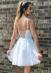 A-Line V-Neck Sleeveless Laced Tulle Short/Mini Homecoming Dress with Appliqued Detail