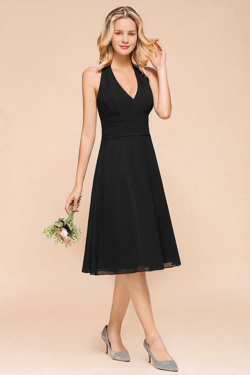 Affordable Halter V-Neck Black Short Bridesmaid Dresses Online