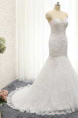 Affordable Strapless Tulle Lace Wedding Dress Sleeveless Sweetheart Bridal Gowns with Appliques On Sale