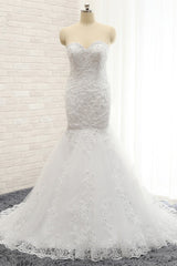 Affordable Strapless Tulle Lace Wedding Dress Sleeveless Sweetheart Bridal Gowns with Appliques On Sale