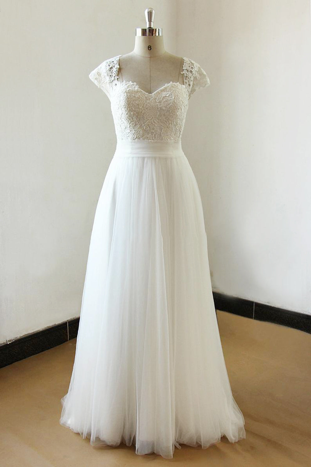 Affordable Straps White Tulle Wedding Dress Appliques Lace A-line Bridal Gowns On Sale