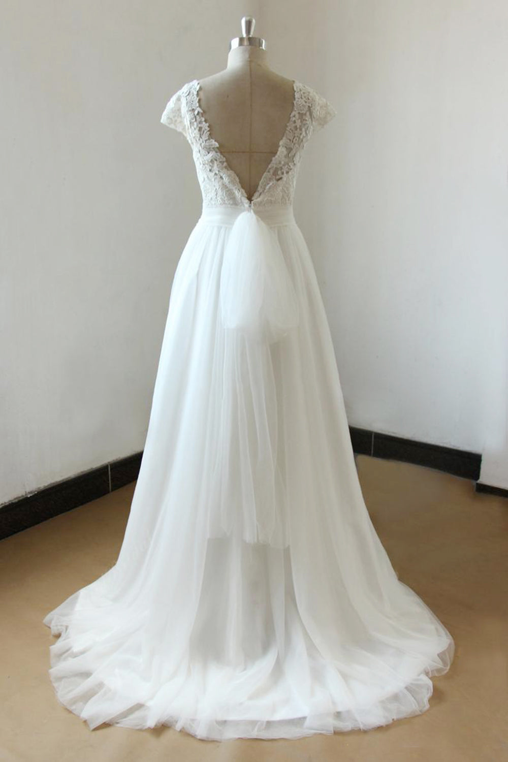 Affordable Straps White Tulle Wedding Dress Appliques Lace A-line Bridal Gowns On Sale