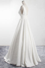 Affordable V-neck Satin White Wedding Dress Sleeveless Ruffles Bridal Gowns On Sale