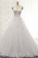 Affordable V-Neck Tulle Lace Wedding Dress A-Line Sleeveless Appliques Bridal Gowns with Beadings Online