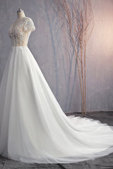 Affordable V-Neck White Tulle Wedding Dress Short Sleeves Lace Appliques Bridal Gowns with Beadings