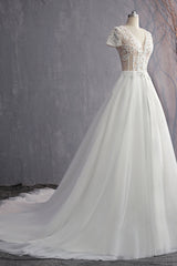 Affordable V-Neck White Tulle Wedding Dress Short Sleeves Lace Appliques Bridal Gowns with Beadings