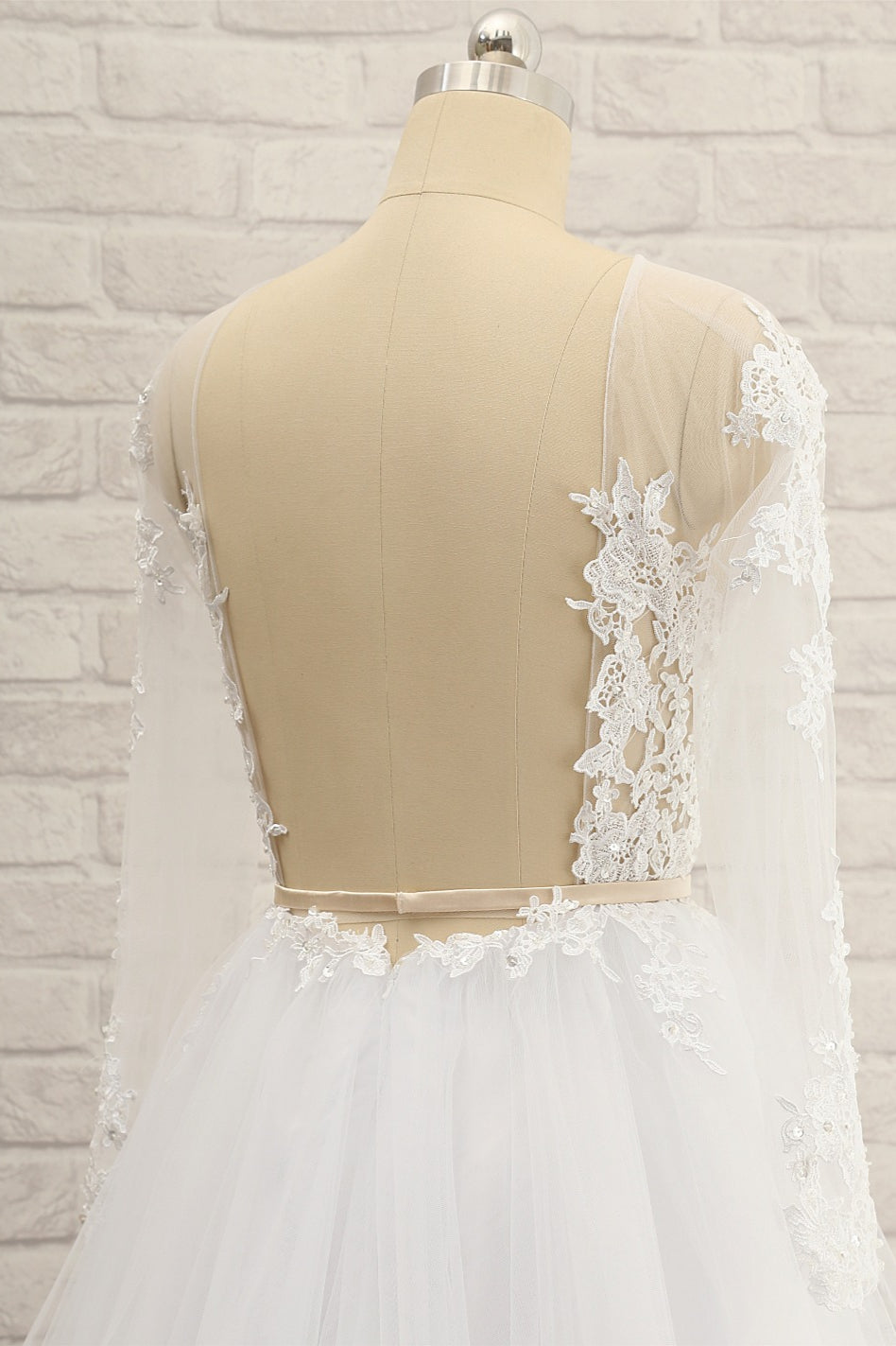 Affordable White Tulle Ruffles Lace Wedding Dresses Jewel Longsleeves Bridal Gowns With Appliques On Sale