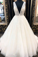 AffordableWhite Tulle V-Neck Long Wedding Dress A-Line Applqiues Bridal Gowns On Sale