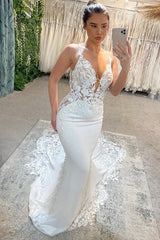 Amazing Long White V-neck Spaghetti Strap Mermaid Sleeveless Wedding Dress With Lace