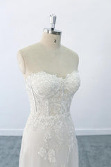 Appliques Strapless Tulle Sheath Wedding Dress On Sale