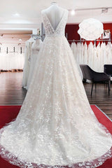 Beautiful Lace Appliques Tulle A-Line Wedding Dresses