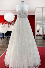 Beautiful Lace Appliques Tulle A-Line Wedding Dresses