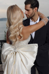 Exquisite Strapless Sweetheart Mermaid Bridal Gown with Elegant Chapel Train