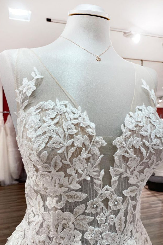 Breath-taking Detailed Appliques Ruffles Tulle Ivory Lace Wedding Dresses Long