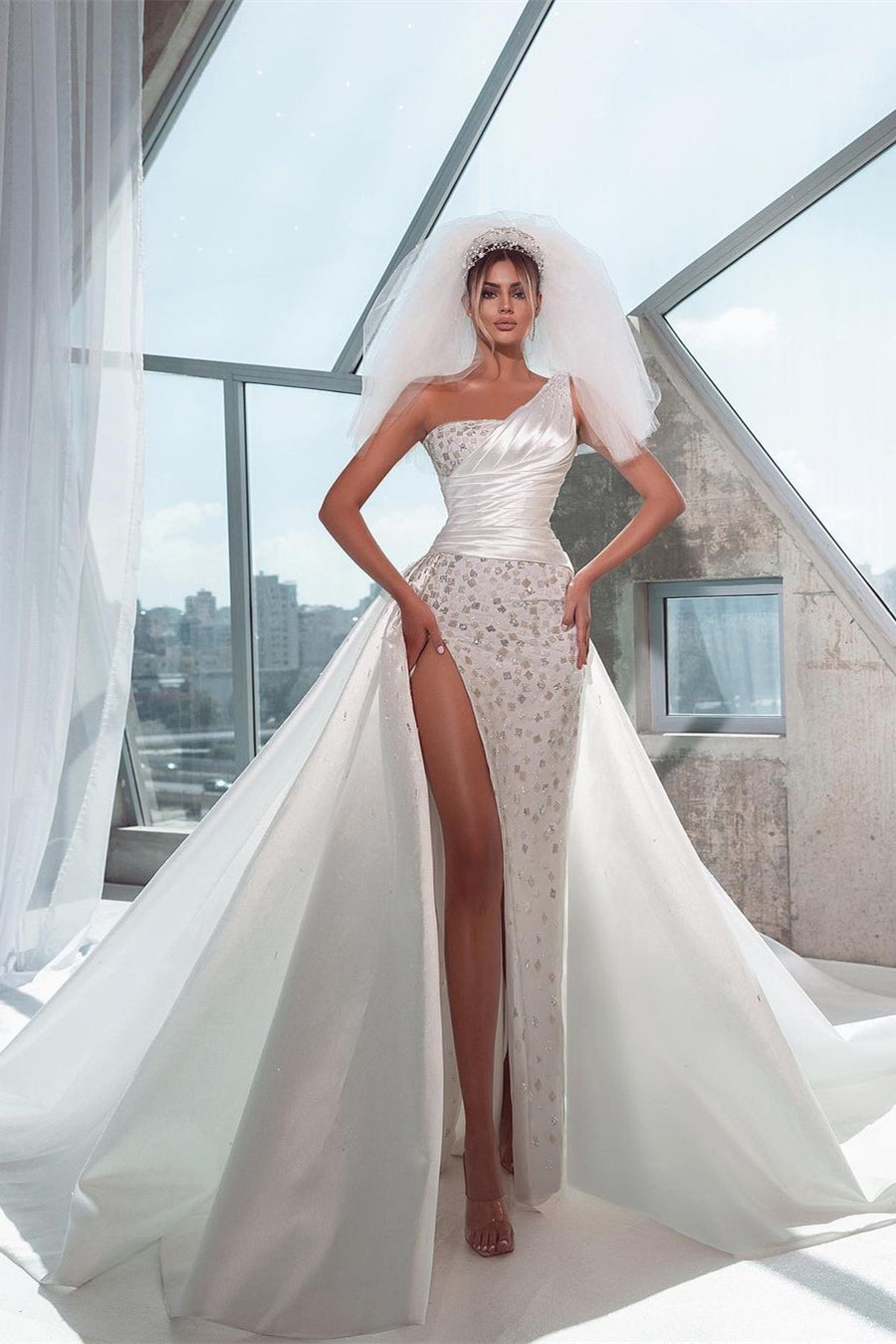 Charming Floor-Length Sleeveless One-Shoulder Mermaid Wedding Dress with a High Split