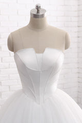 Chic Ball Gown Strapless White Tulle Wedding Dress Sleeveless Bridal Gowns On Sale