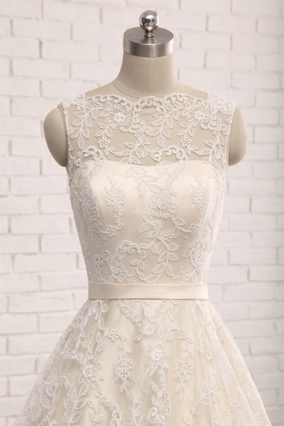 Chic Champagne Jewel Sleeveless Wedding Dresses A-line Lace Bridal Gowns With Appliques On Sale