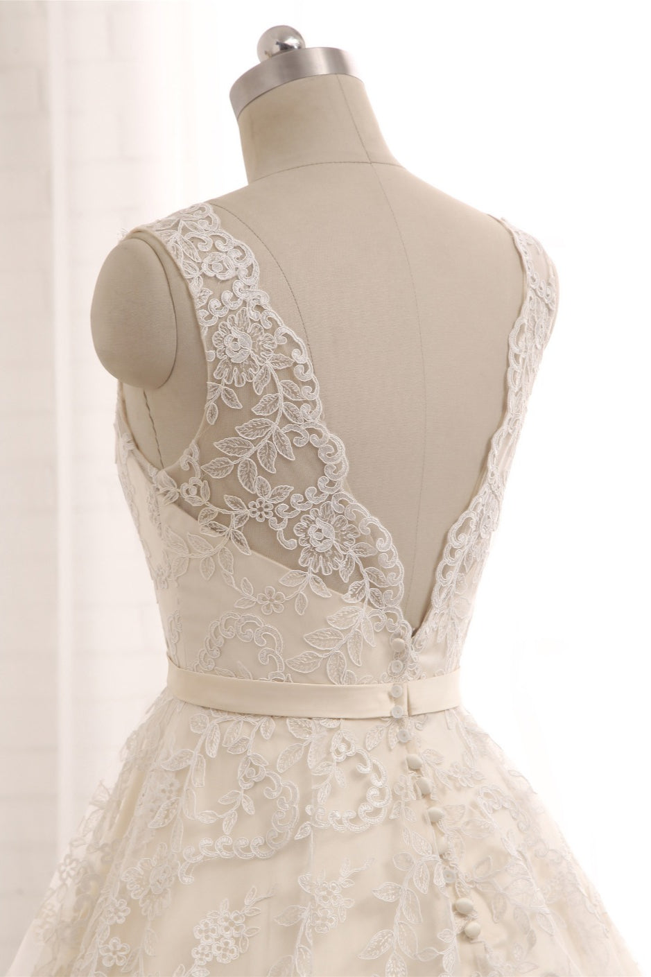 Chic Champagne Jewel Sleeveless Wedding Dresses A-line Lace Bridal Gowns With Appliques On Sale