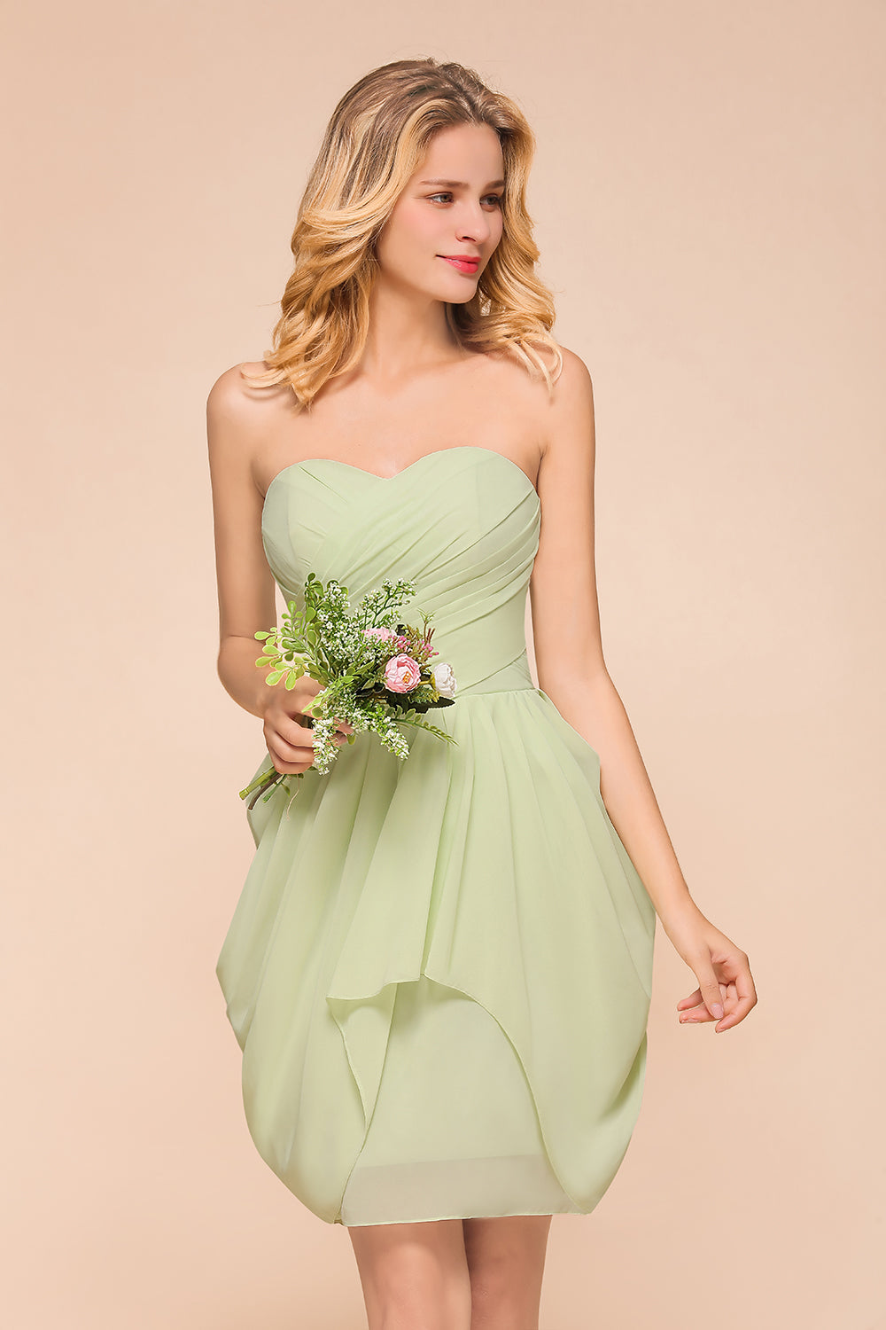 Chic Chiffon Sweetheart Short Bridesmaid Dresses with Ruffle