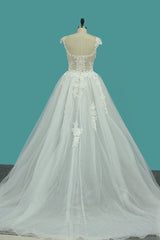 Chic Jewel Sleeveless Lace Wedding Dress Tull Appliques Ruffles Bridal Gowns Online