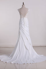 Chic Jewel Tulle White Satin Wedding Dress Lace Appliques Ruffles Sleeveless Bridal Gowns On Sale