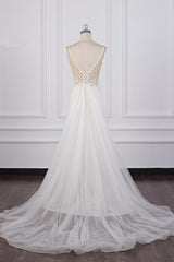 Chic Sheath White Satin V-neck Wedding Dress Tulle Lace Appliques Bridal Gowns Online