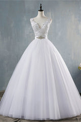 Chic Starps V-Neck Beadings Tulle Wedding Dress Sleeveless Appliques Bridal Gowns with Rhinestones