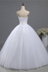 Chic Strapless Sweetheart Tulle Lace Wedding Dresses Sleeveless Appliques Bridal Gowns with Beadings