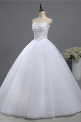 Chic Strapless Sweetheart Tulle Lace Wedding Dresses Sleeveless Appliques Bridal Gowns with Beadings