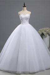 Chic Strapless Sweetheart Tulle Lace Wedding Dresses Sleeveless Appliques Bridal Gowns with Beadings