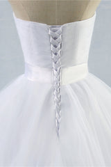 Chic Strapless Sweetheart White Tulle Wedding Dress Sleeveless Beadings Bridal Gowns with Sash