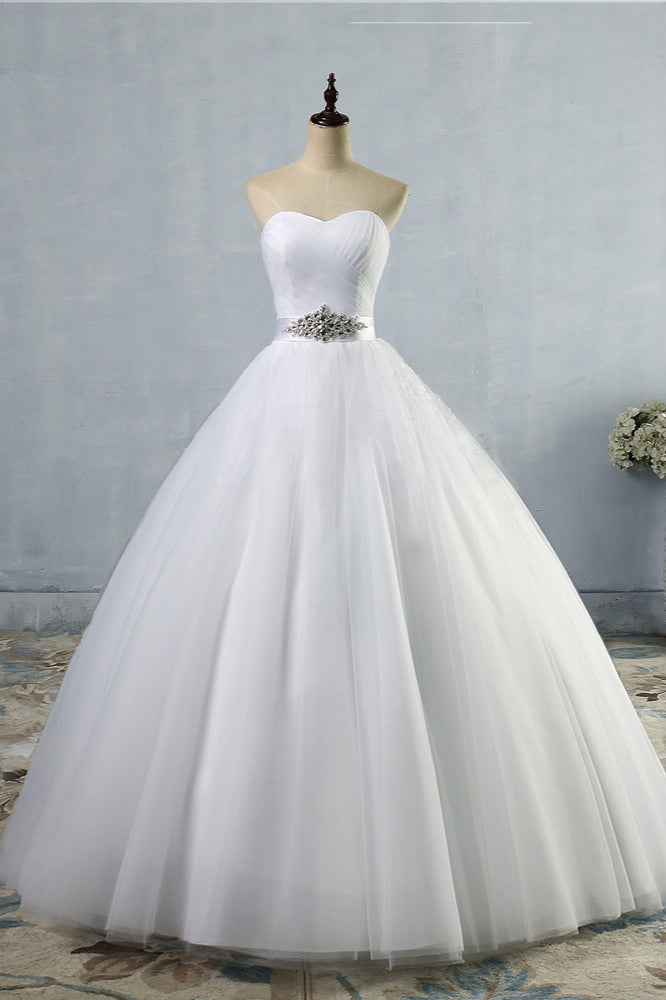 Chic Strapless Sweetheart White Tulle Wedding Dress Sleeveless Beadings Bridal Gowns with Sash