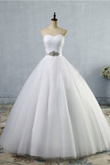 Chic Strapless Sweetheart White Tulle Wedding Dress Sleeveless Beadings Bridal Gowns with Sash