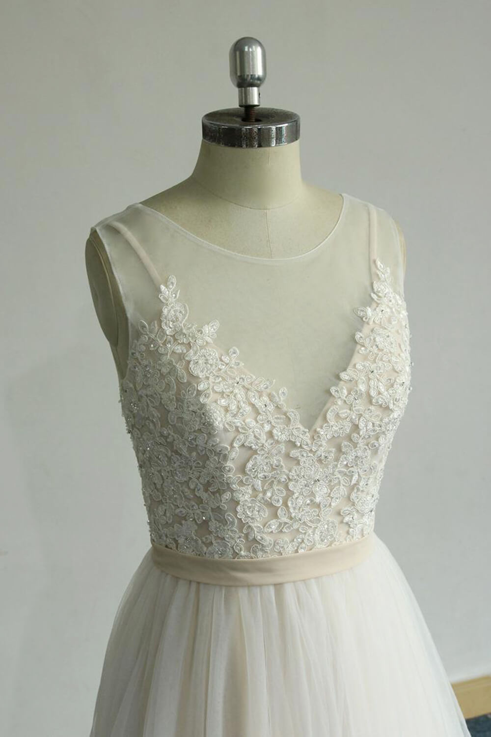 Chic Straps Sleeveless Appliques Wedding Dress A-line Tulle White Bridal Gowns On Sale