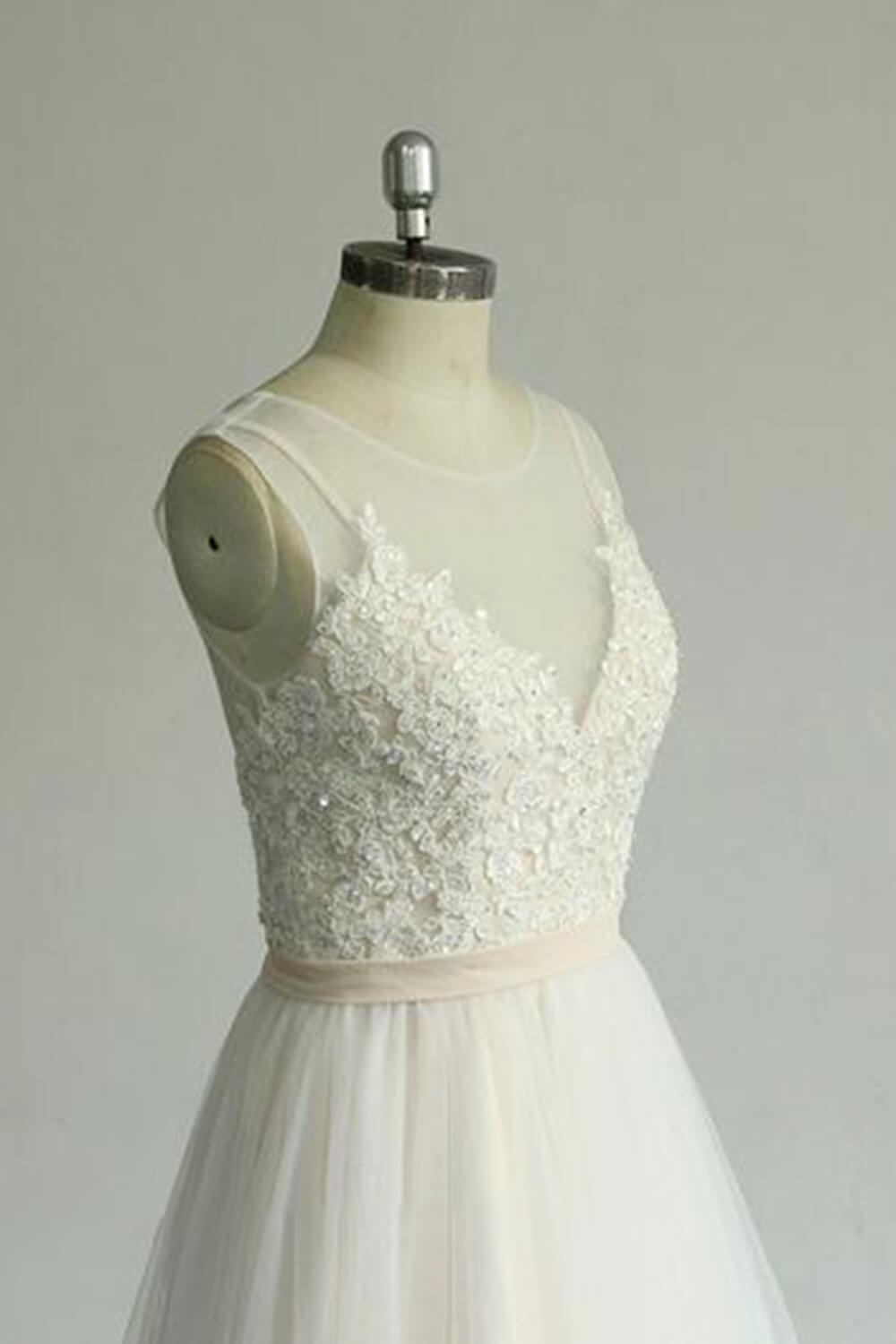 Chic Straps Sleeveless Appliques Wedding Dress A-line Tulle White Bridal Gowns On Sale