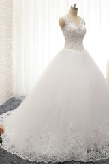 Chic Straps V-Neck Tulle Lace Wedding Dress Sleeveless Appliques Beadings Bridal Gowns On Sale