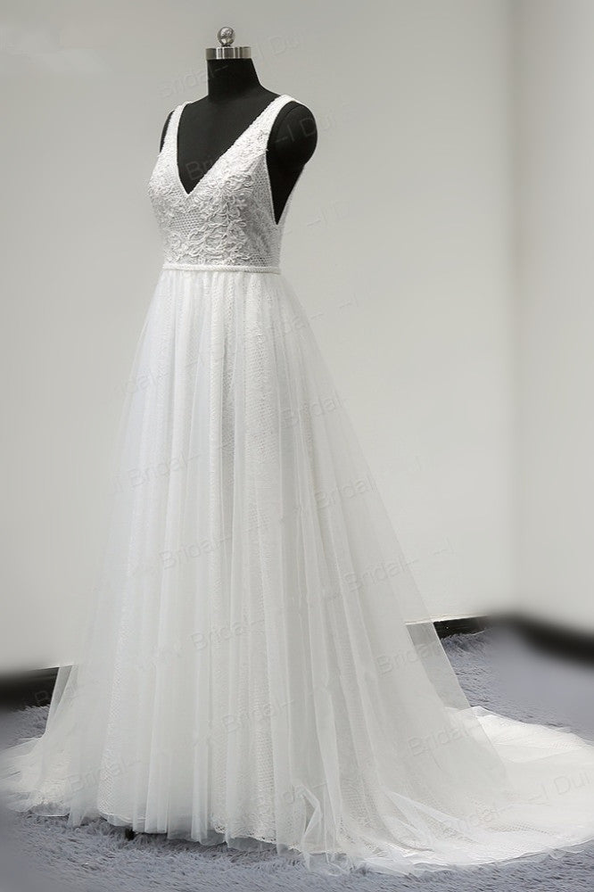 Chic Straps V-Neck White Tulle Lace Wedding Dress Sleeveless Ruffles Bridal Gowns On Sale