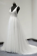 Chic Straps V-Neck White Tulle Lace Wedding Dress Sleeveless Ruffles Bridal Gowns On Sale