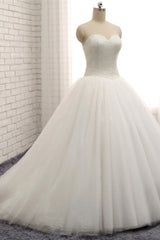 Chic Sweetheart Pearls White Wedding Dresses A-line Tulle Ruffles Bridal Gowns Online