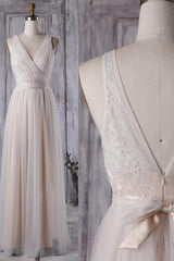 Chic Tulle Lace Wedding Dress Ruffle V-neck Sleeveless Bridal Gowns On Sale